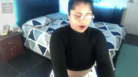 Snapshot of juliette_noir chatting on August 6, 1:35 pm Juliette online show from August 6, 1:35 pm