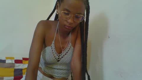 juliexexy online show from February 8, 6:43 am