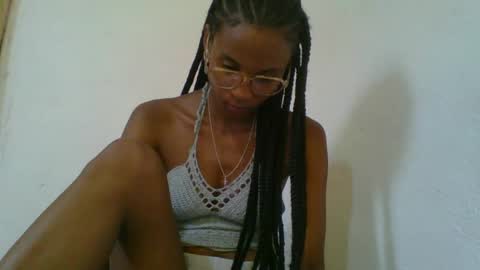juliexexy online show from February 8, 9:46 am