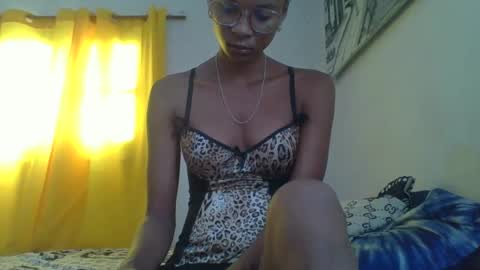 juliexexy online show from February 25, 5:19 am