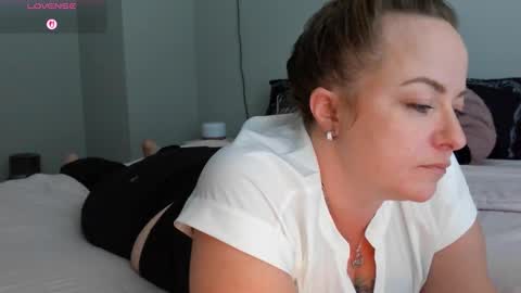 Snapshot of julimonroe chatting on March 19, 8:57 pm Juli Monroe online show from March 19, 8:57 pm