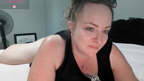 Snapshot of julimonroe chatting on March 22, 12:47 am Juli Monroe online show from March 22, 12:47 am
