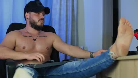 JULiUS   online show from January 3, 9:47 pm