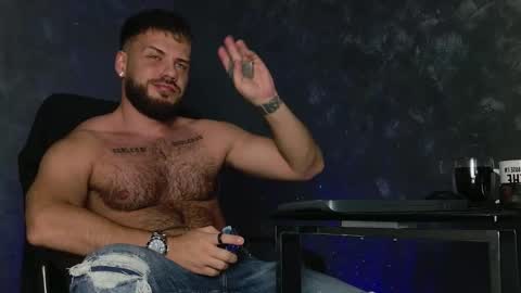 JULiUS   online show from December 1, 8:03 pm