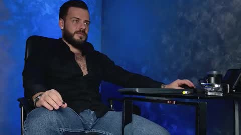 JULiUS   online show from December 17, 8:59 pm