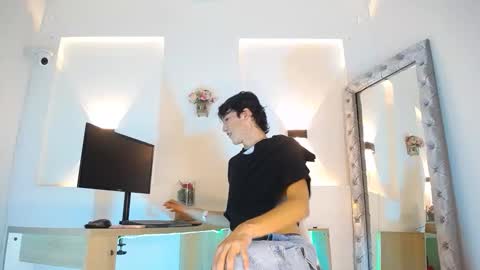 jullian online show from May 3, 12:16 am