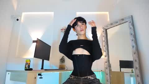 jullian online show from May 9, 10:37 pm
