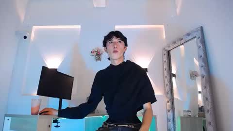 jullian online show from May 10, 8:47 pm