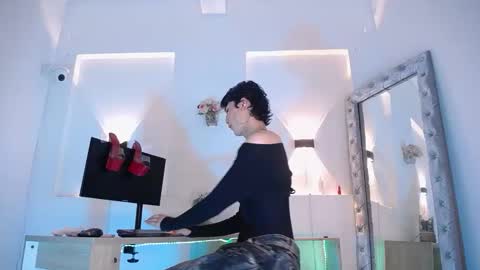 jullian online show from May 16, 10:30 pm
