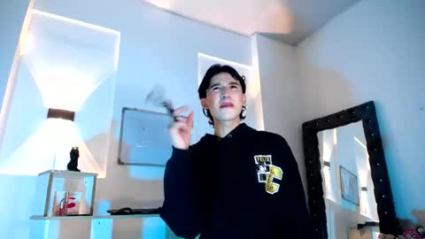 Snapshot of jullian_ricci chatting on June 25, 7:51 pm jullian online show from June 25, 7:51 pm