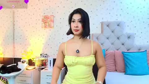 Julieta Reyes   online show from April 24, 11:56 am