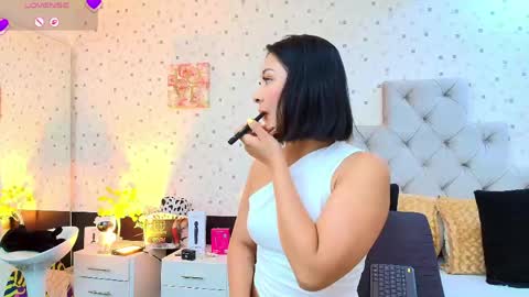 Julieta Reyes   online show from April 25, 11:46 am