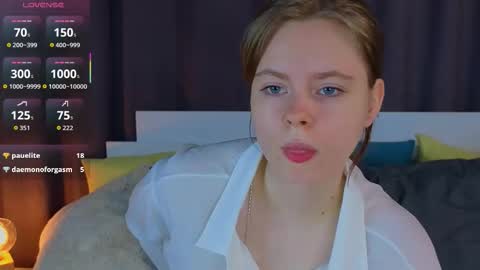 Julie online show from November 3, 5:25 pm