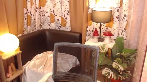 jullimiller online show from February 21, 2:38 pm