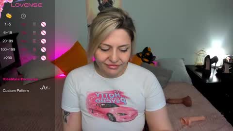 Snapshot of jully_rox chatting on February 26, 3:19 pm Jully online show from February 26, 3:19 pm