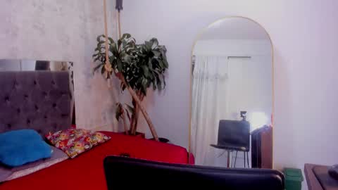 Snapshot of july_quinzel chatting on March 10, 3:33 am july_quinzel online show from March 10, 3:33 am