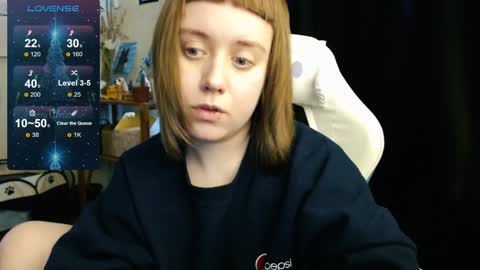 Snapshot of june_shy0 chatting on December 4, 9:40 am June online show from December 4, 9:40 am