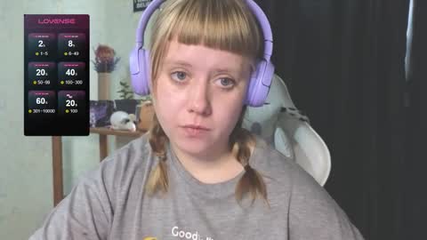 Snapshot of june_shy0 chatting on September 18, 6:48 am June online show from September 18, 6:48 am