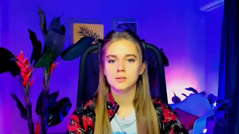 junewoods online show from November 19, 6:24 am