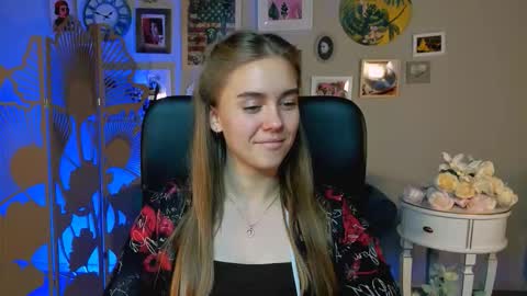 junewoods online show from November 25, 5:18 am