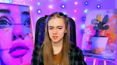 junewoods online show from February 11, 7:13 am