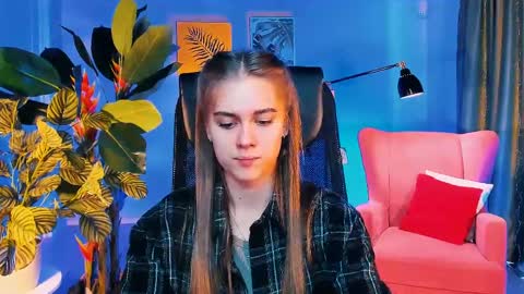 junewoods online show from April 2, 7:17 am