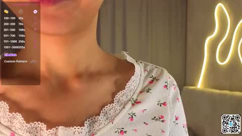 Snapshot of juniebogany chatting on October 1, 6:25 pm Bella online show from October 1, 6:25 pm