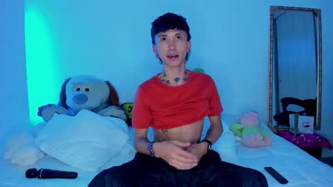 Snapshot of juniior0_0 chatting on December 4, 11:57 pm Junior online show from December 4, 11:57 pm