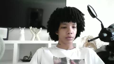 junior_thegoldenboy online show from May 17, 4:14 pm