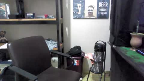 Snapshot of juniorextr_18_ chatting on February 3, 2:21 am juniorextr_18_ online show from February 3, 2:21 am