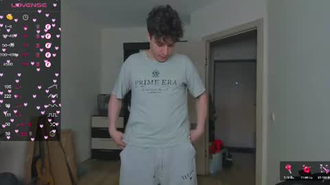 Snapshot of just_edwins chatting on June 9, 6:08 pm Edwins online show from June 9, 6:08 pm