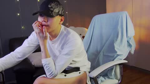 Snapshot of just_gay_ chatting on February 15, 1:21 am just_gay_ online show from February 15, 1:21 am