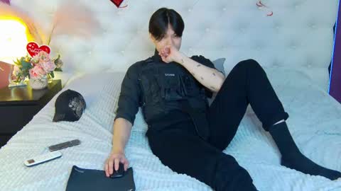 Snapshot of just_gay_ chatting on February 18, 5:21 pm just_gay_ online show from February 18, 5:21 pm