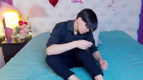 Snapshot of just_gay_ chatting on February 19, 1:28 pm just_gay_ online show from February 19, 1:28 pm