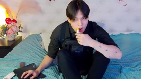 Snapshot of just_gay_ chatting on February 19, 7:38 pm just_gay_ online show from February 19, 7:38 pm