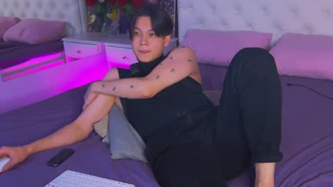 Snapshot of just_gay_ chatting on March 9, 1:35 am just_gay_ online show from March 9, 1:35 am