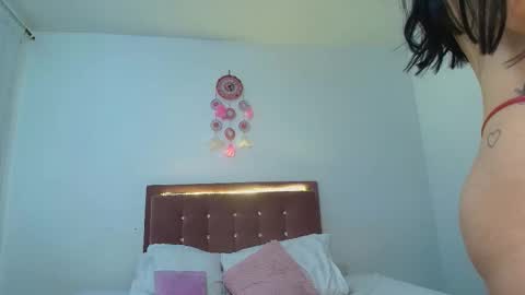 Snapshot of just_isa chatting on December 4, 4:16 pm Isa y Luci online show from December 4, 4:16 pm