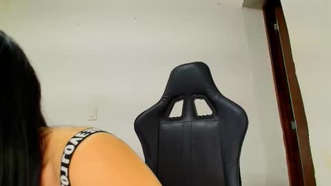 Snapshot of just_isa chatting on March 21, 9:18 pm Isa y Luci online show from March 21, 9:18 pm