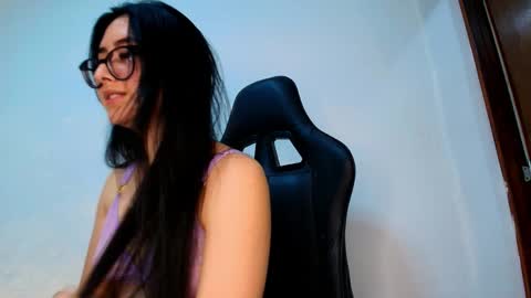 Snapshot of just_isa chatting on March 29, 11:38 pm Isa y Luci online show from March 29, 11:38 pm