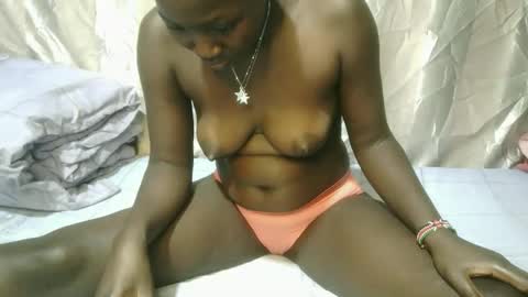 Snapshot of just_kendy chatting on October 5, 10:13 am just_kendy online show from October 5, 10:13 am