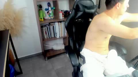 Snapshot of just_thatguy_ chatting on October 16, 12:50 pm know me online show from October 16, 12:50 pm