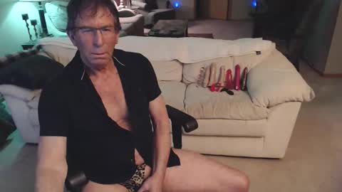 Snapshot of justbecouse23157 chatting on January 14, 1:22 am DD online show from January 14, 1:22 am