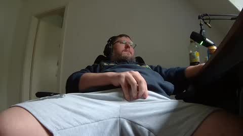 Snapshot of justflo chatting on April 2, 2:58 pm Just Flo --- online show from April 2, 2:58 pm