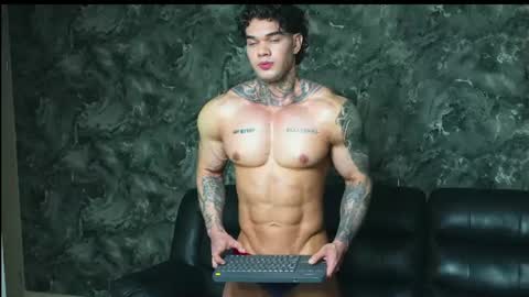 Snapshot of justin_clark1 chatting on June 13, 12:41 am justin clark1 online show from June 13, 12:41 am