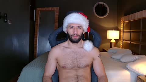 Snapshot of justin_hton chatting on December 5, 10:23 am Justin online show from December 5, 10:23 am