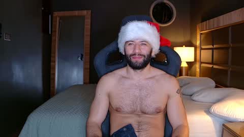 Snapshot of justin_hton chatting on December 8, 10:08 am Justin online show from December 8, 10:08 am