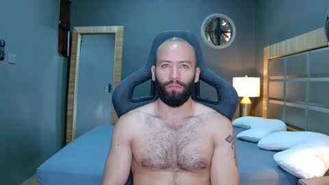 Snapshot of justin_hton chatting on January 10, 12:15 pm Justin online show from January 10, 12:15 pm