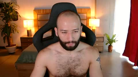 Snapshot of justin_hton chatting on May 2, 2:00 pm Justin online show from May 2, 2:00 pm