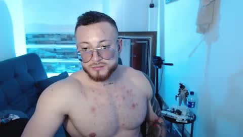 justin_mackenlly online show from March 11, 10:38 pm