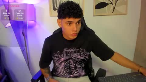 justin_payn14 online show from April 22, 1:45 pm